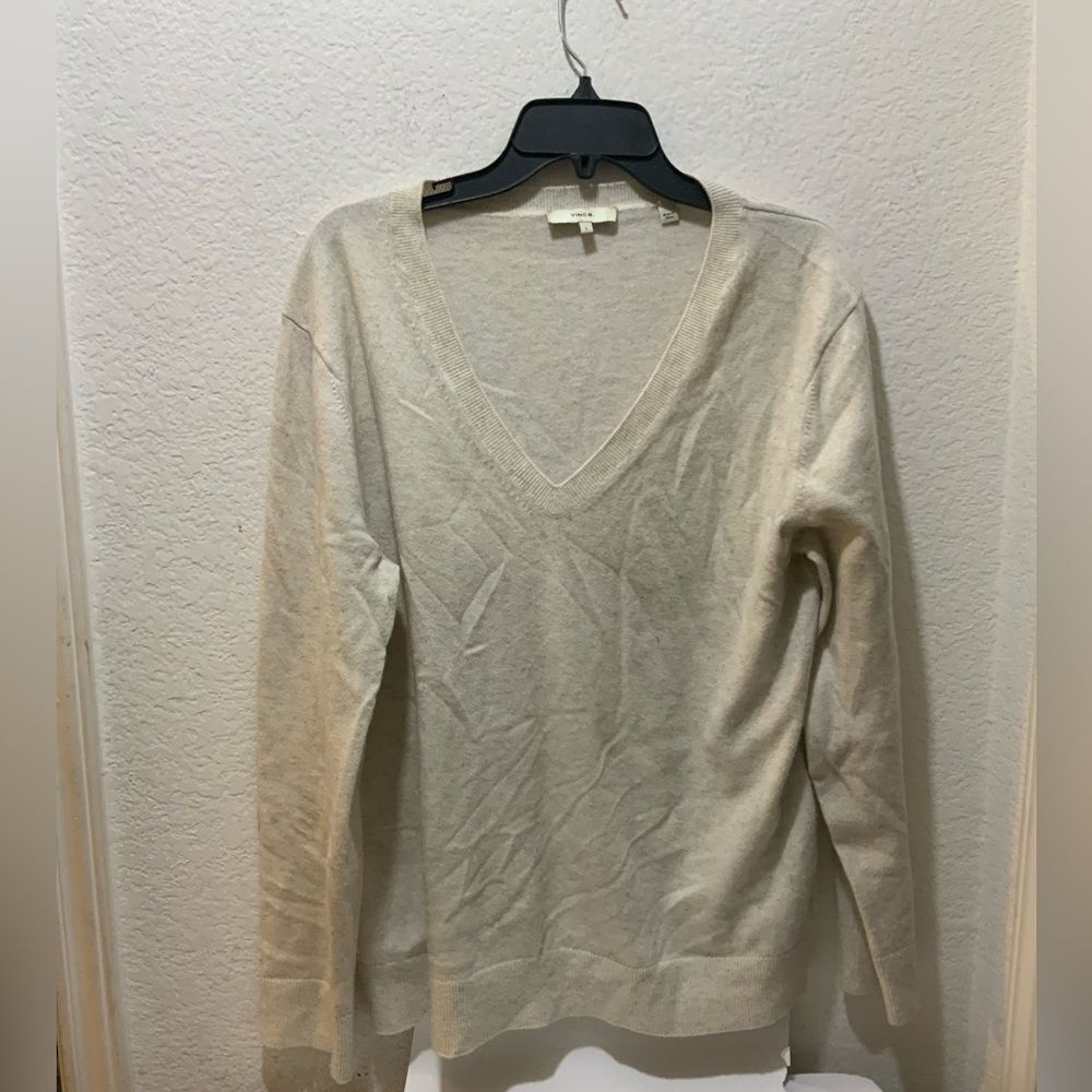 Vince Cashmere Weekend V-Neck Sweater in cream , Size L - Picture 4 of 8